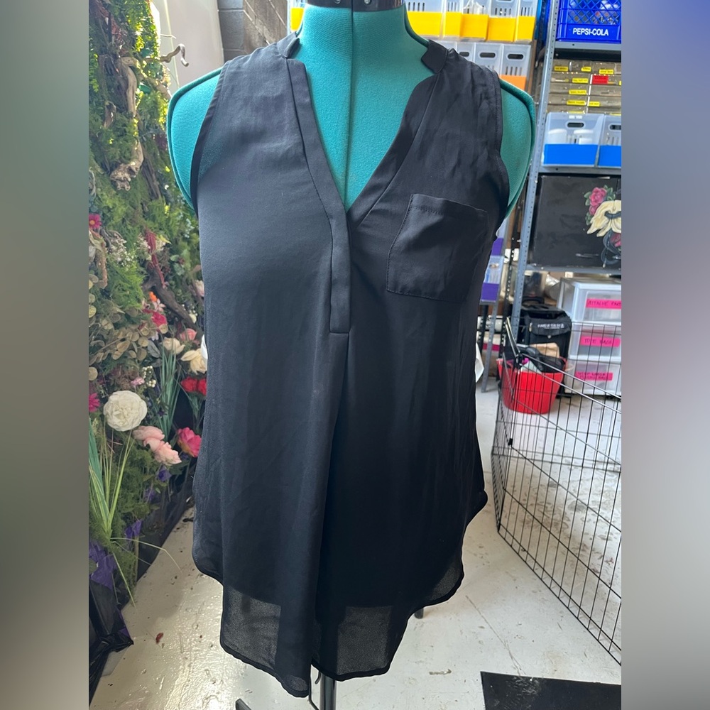 Sleek Black Sleeveless V-Neck Camisole